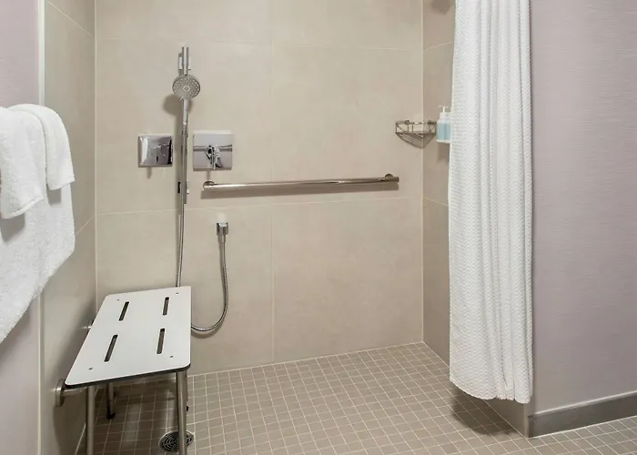 Courtyard By Marriott Newark Elizabeth